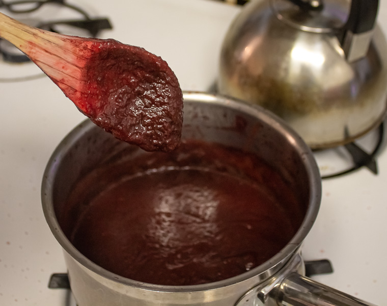 Proper consistency for blackberry ketchup in pan